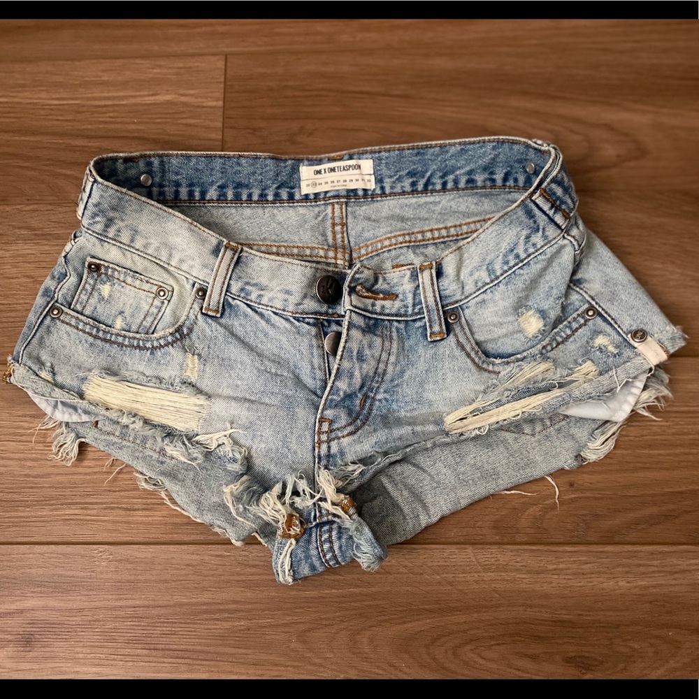 The No 25 denim shorts from One Teaspoon